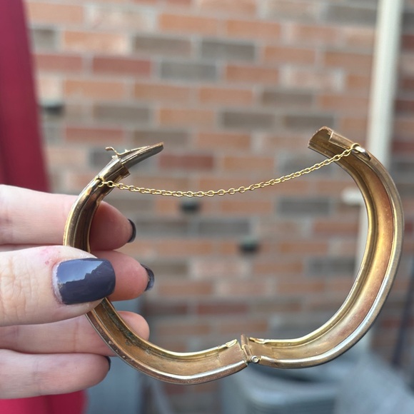 Vintage Victorian Floral Design Goldtone Statement Bangle - Picture 6 of 9